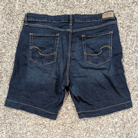 Woman's Sz 18 (40"X10") LEVI Levi Strauss Signature Dark Blue Bermuda Shorts - Picture 2 of 8